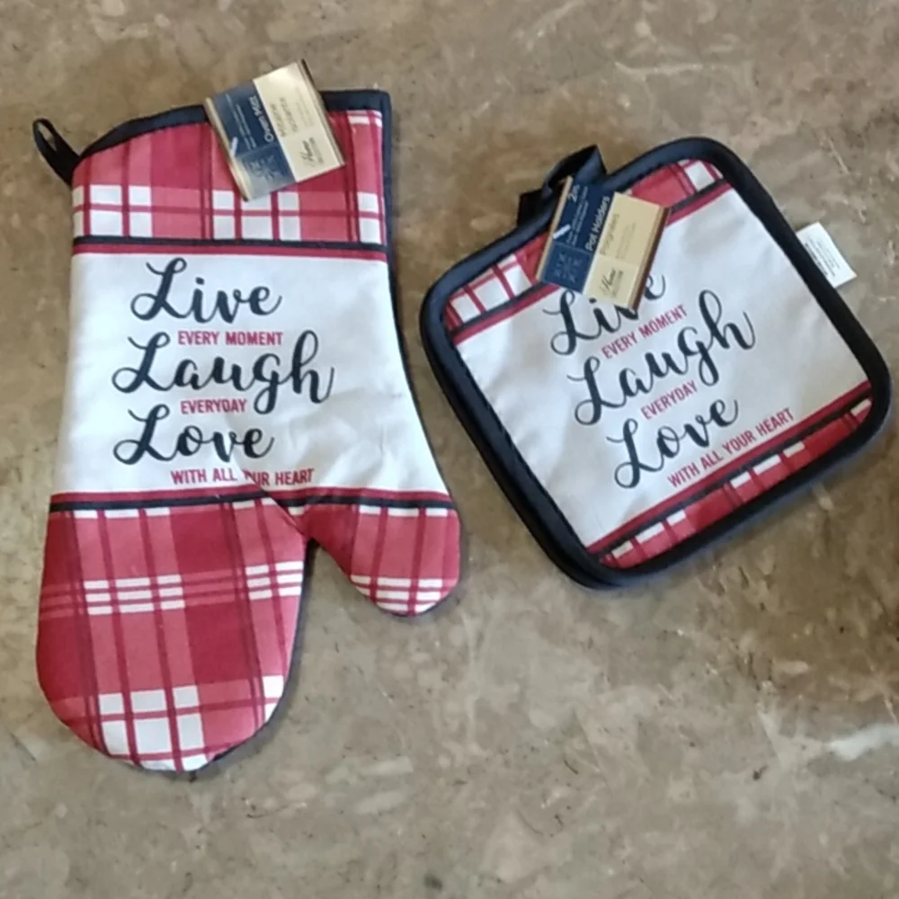 LIVE LAUGH LOVE COOKING MITT SET NEW WITH TAGS 1 GLOVE 2 SQUARE ONES